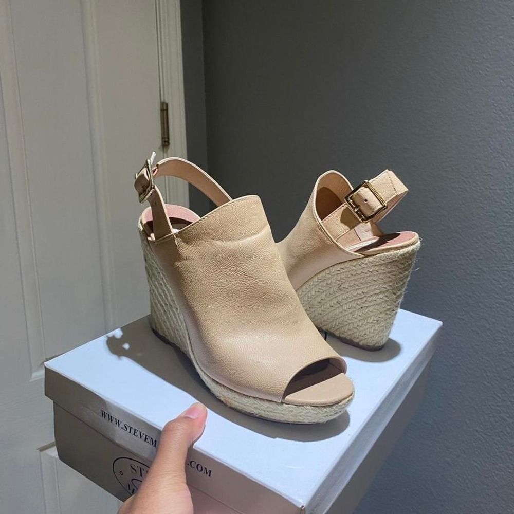 Steve Madden tan wedge‎ sandals Size 9